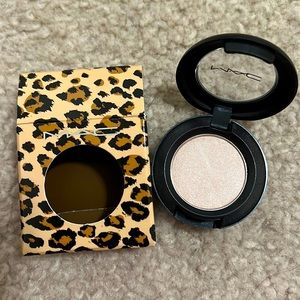 MAC Cosmetics Satin eyeshadow golden beige